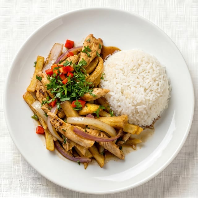 Saltado de Pollo.