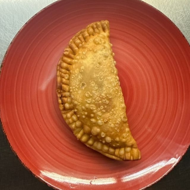 Empanada de Aji de Gallina.